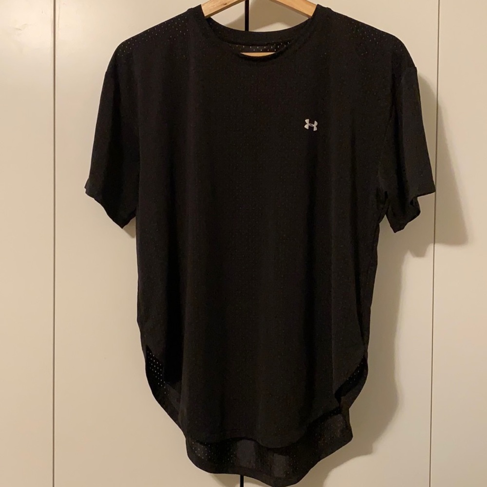 Under armour loose top heatwear.